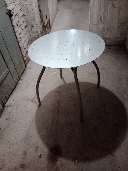 Stolik metalowy na balkon , działkę.