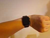 Apple Watch Series 4 kolor srebrny 44 mm