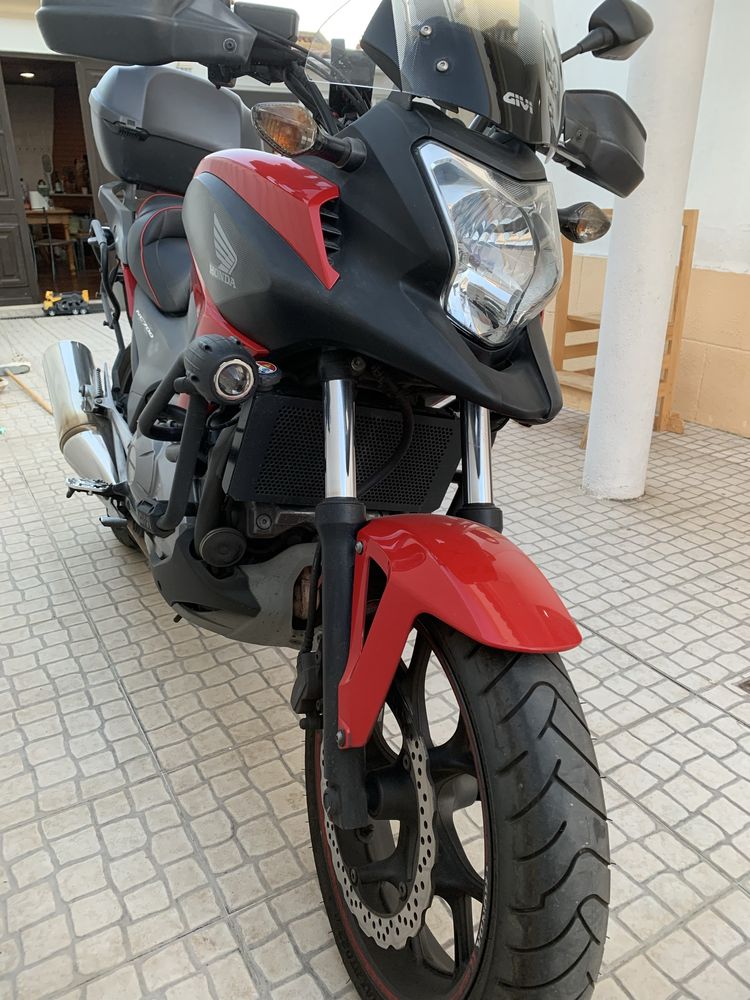 Mota Honda NC700X Vermelha.
