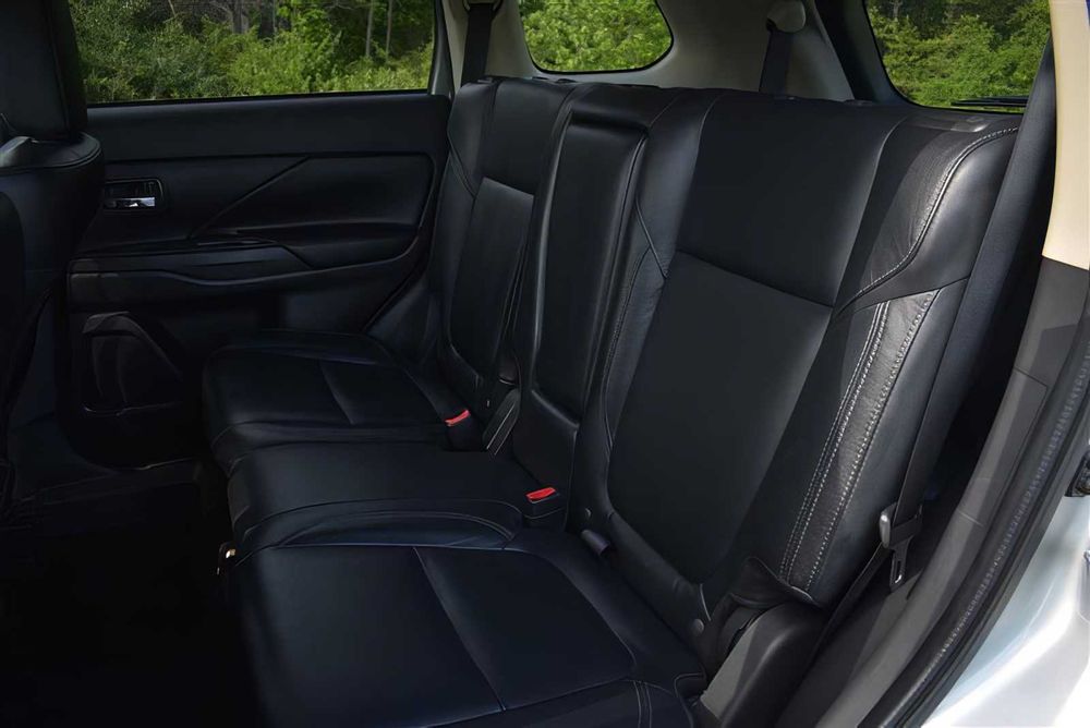 Mitsubishi Outlander      2020