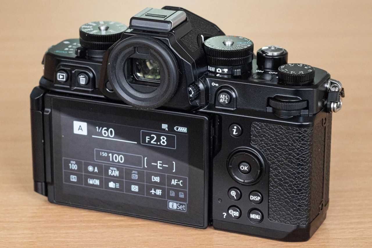 NIKON Zf com objetiva 40 mm f/2 SE - Kit NOVO