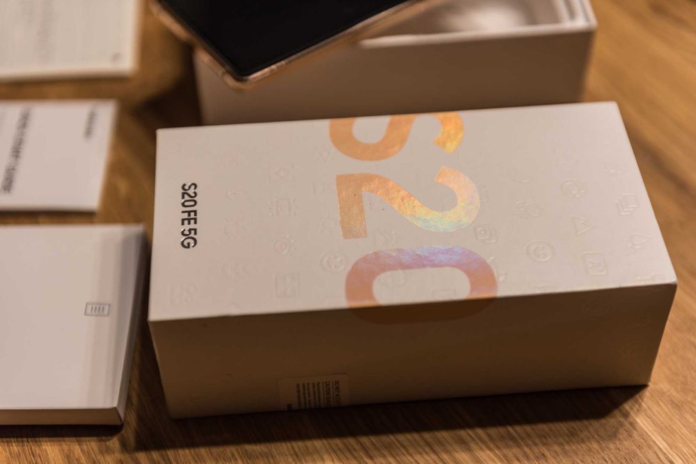 Samsung Galaxy S20 FE 5G 8GB/256GB w ekskluzywnym kolorze -brzoskwinia