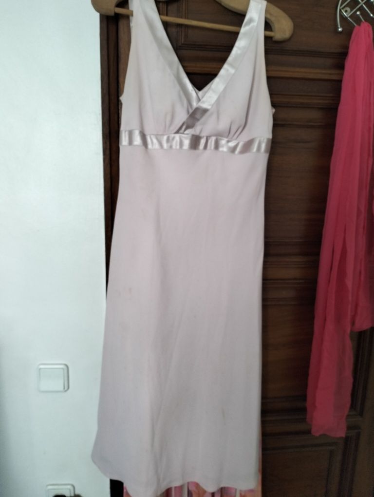 Vendo vestido de cerimónia em rosa clarinho debroado a cetim