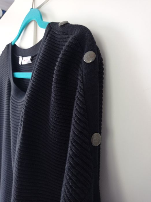 Sukienka czarna sweterkowa typu nietoperz 42