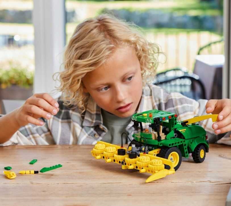 LEGO Technic John Deere 42168 traktor kombajn