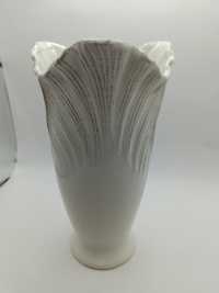 Figurka wazon na kwiaty niezwykły z odcieniami beżu