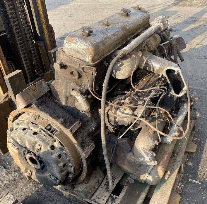 Двигатель ЯМЗ - 238 (V8) с коробкой.