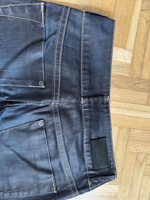 Dżinsy damskie z połyskiem