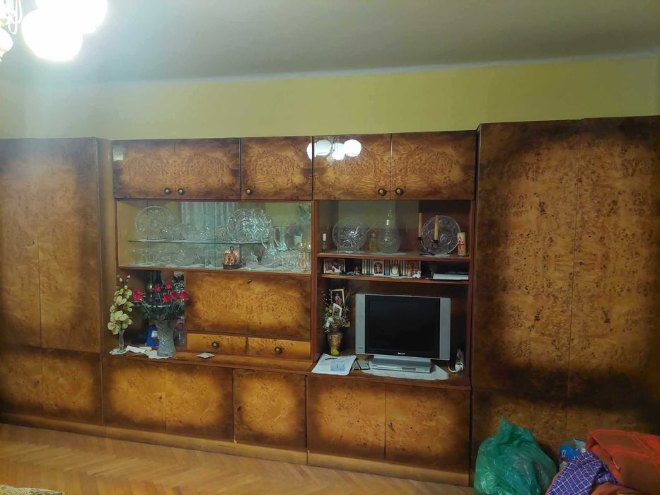 Meblościanka z PRL w dobrym stanie