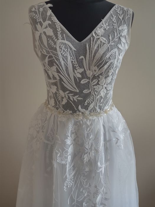 Suknia ślubna biała z brokatem szyta na miarę