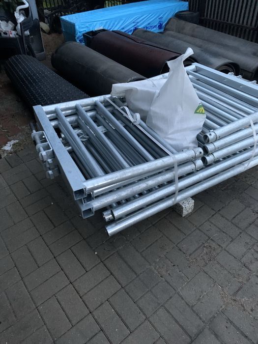 Drabiny zatrzaskowe skośne dla bydła wygrody przegrody przęsła