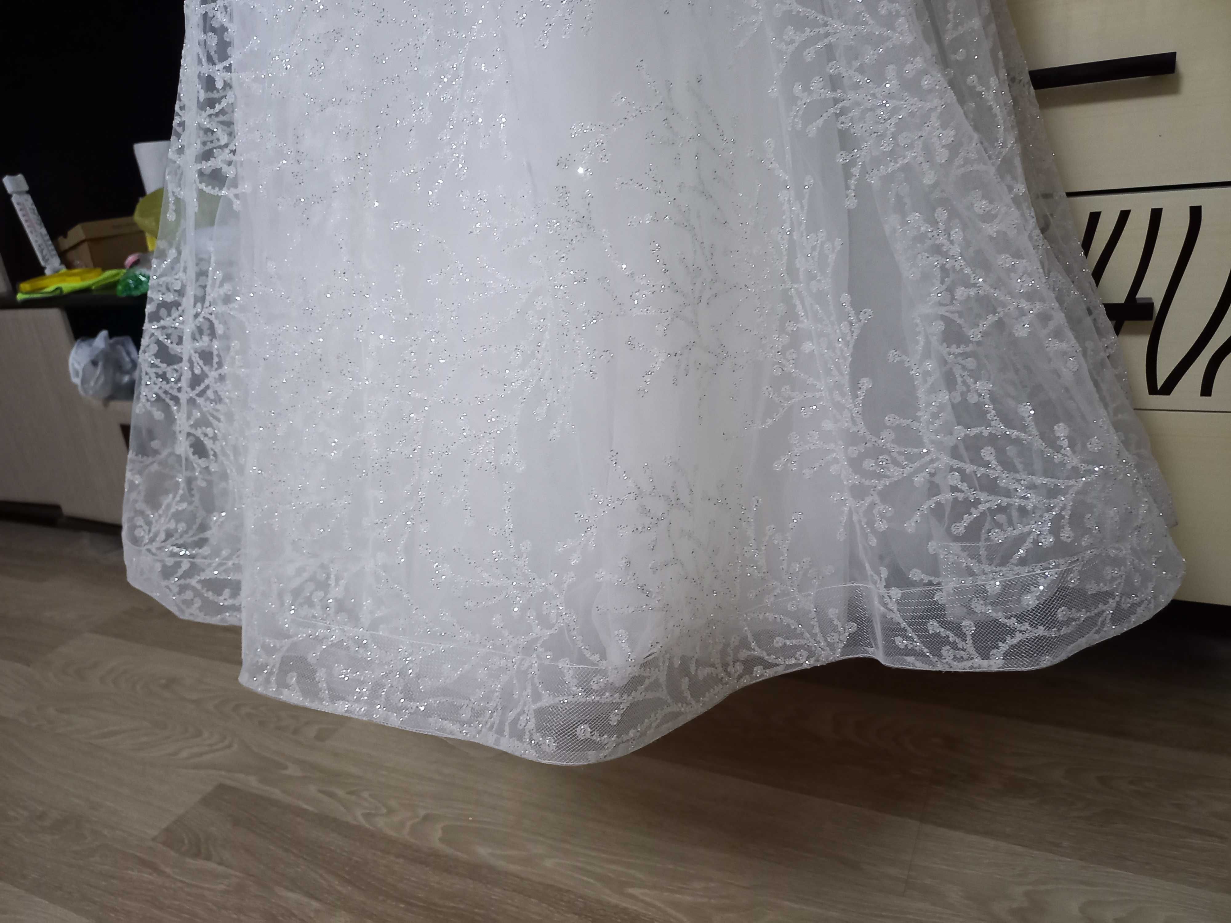 Продається весільне плаття