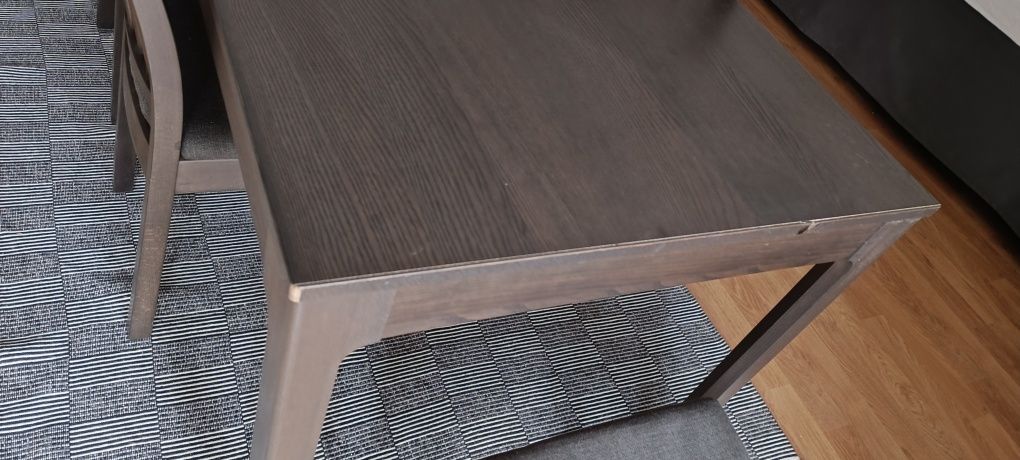 Mesa extensível e  6 cadeiras castanho escuro