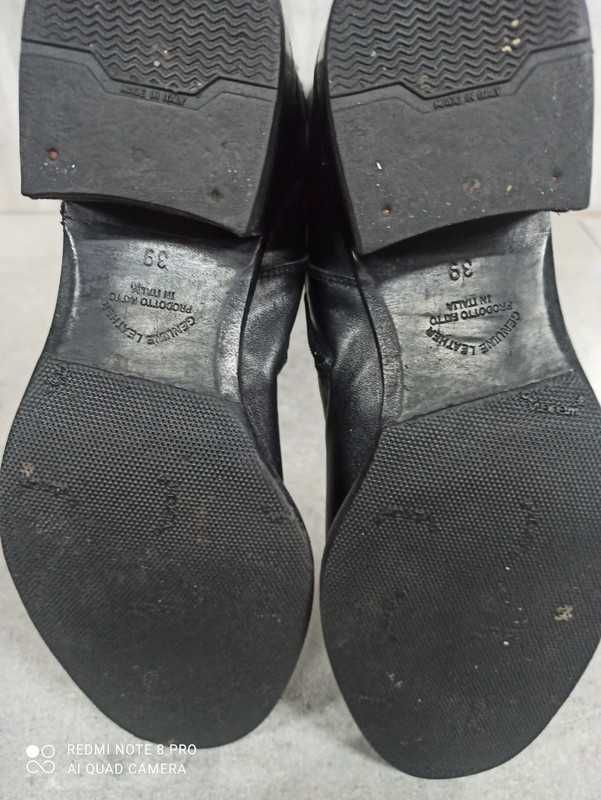 Botas usadas em pele