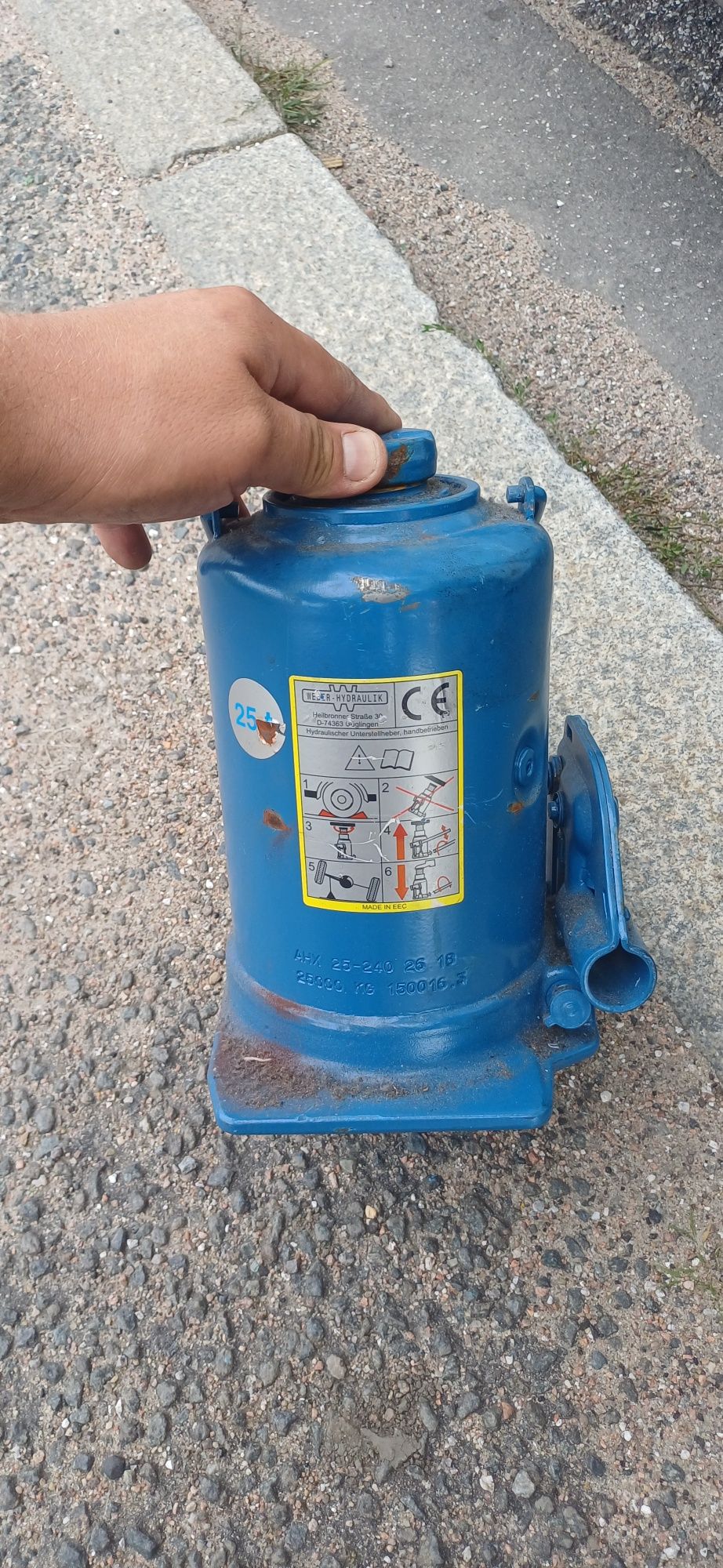 Lewarek podnosnik hydrauliczny 25t oryginał Man.