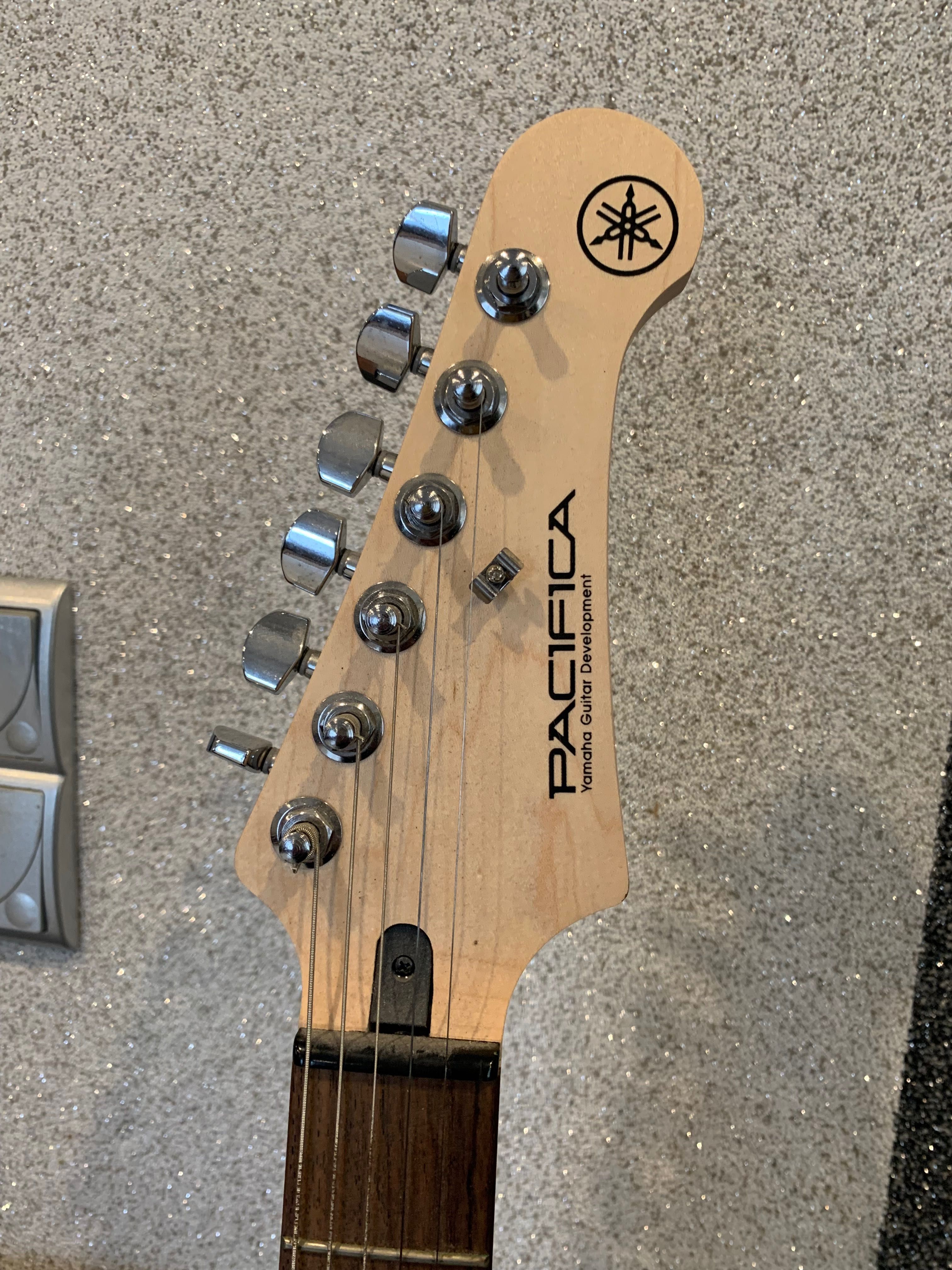 Yamaha Pacyfica 112V SAMA GITARA