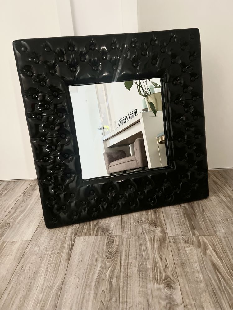 Lustro pikowane czarna eko skora chesterfield 90x90