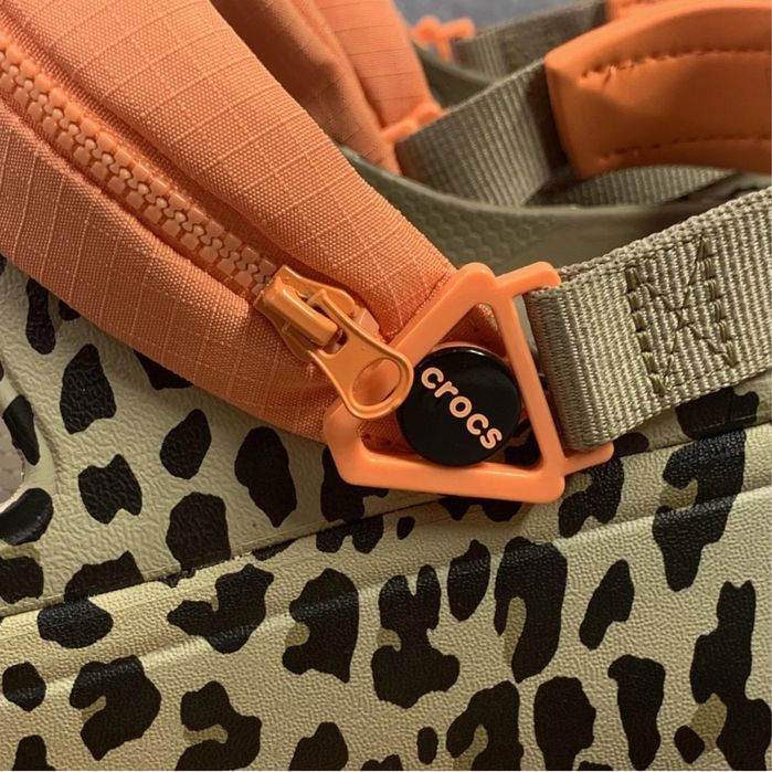 Crocs Hiker XSCAPE Animal Sandal Clog Khaki Leopard W9 сандалі жіночі