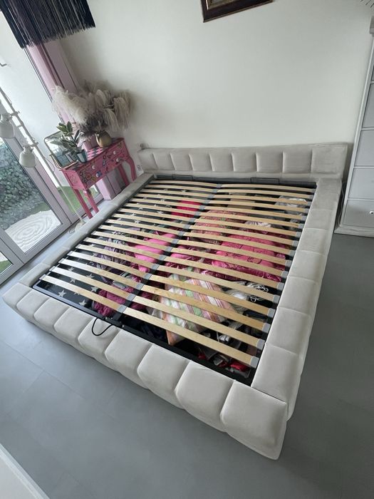 Łóżko do sypialni tapicerowane 200x200