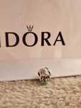 várias peças pandora