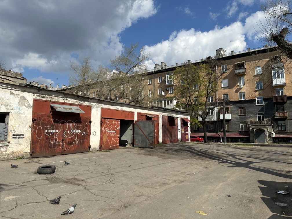 Продам 3х к. кв. сталинку, с гаражом, ул. Декабристов, городок Сказка
