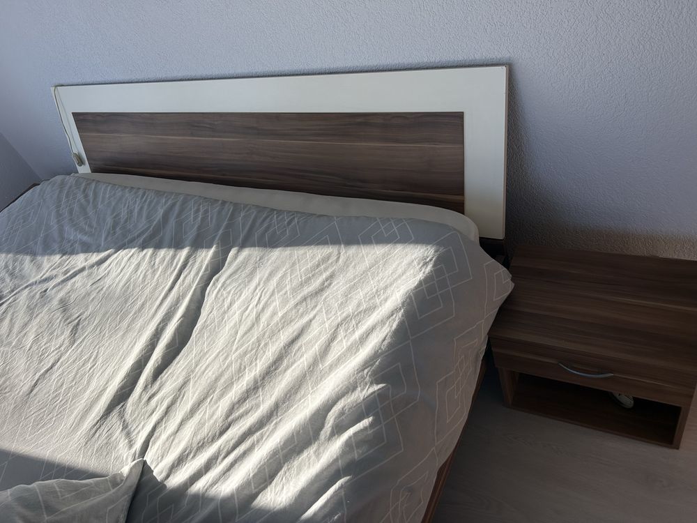 Cama 1m80 x 2m com 2 mesinhas de cabeceira (sem estrado)