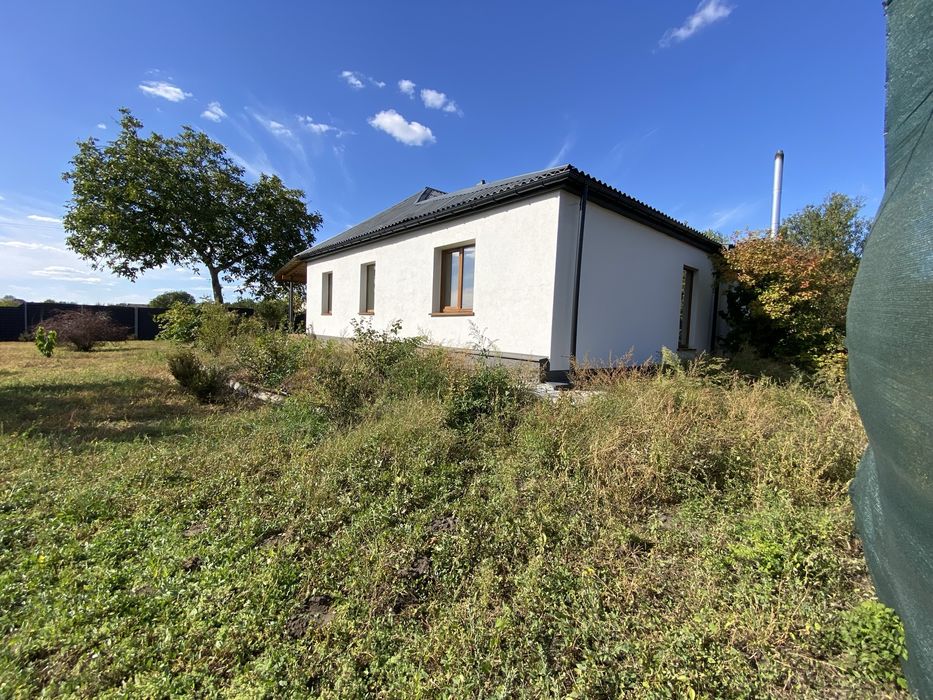 Будинок з двома спальнями в який можна заїхати одразу