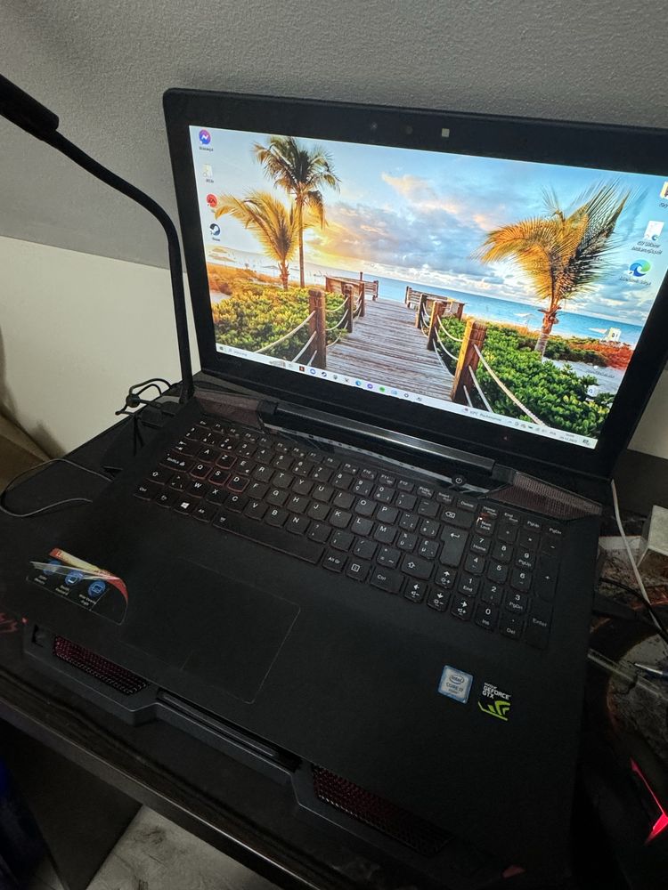 Laptop gamingowy Lenovo