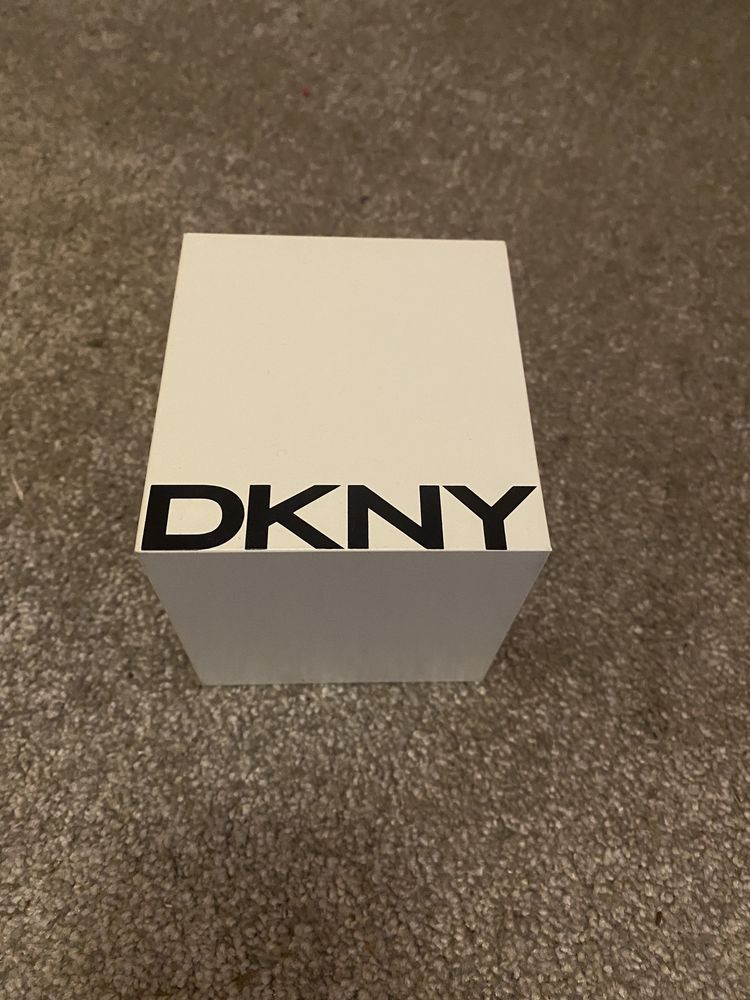 Etui na zegarek DKNY białe pudełko