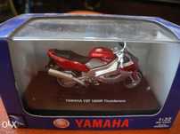 Miniatura Yamaha YZF 1000