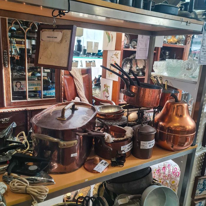 Mini Escultura Artesanal Cobre – Carro Vintage Decorativo (37 g)