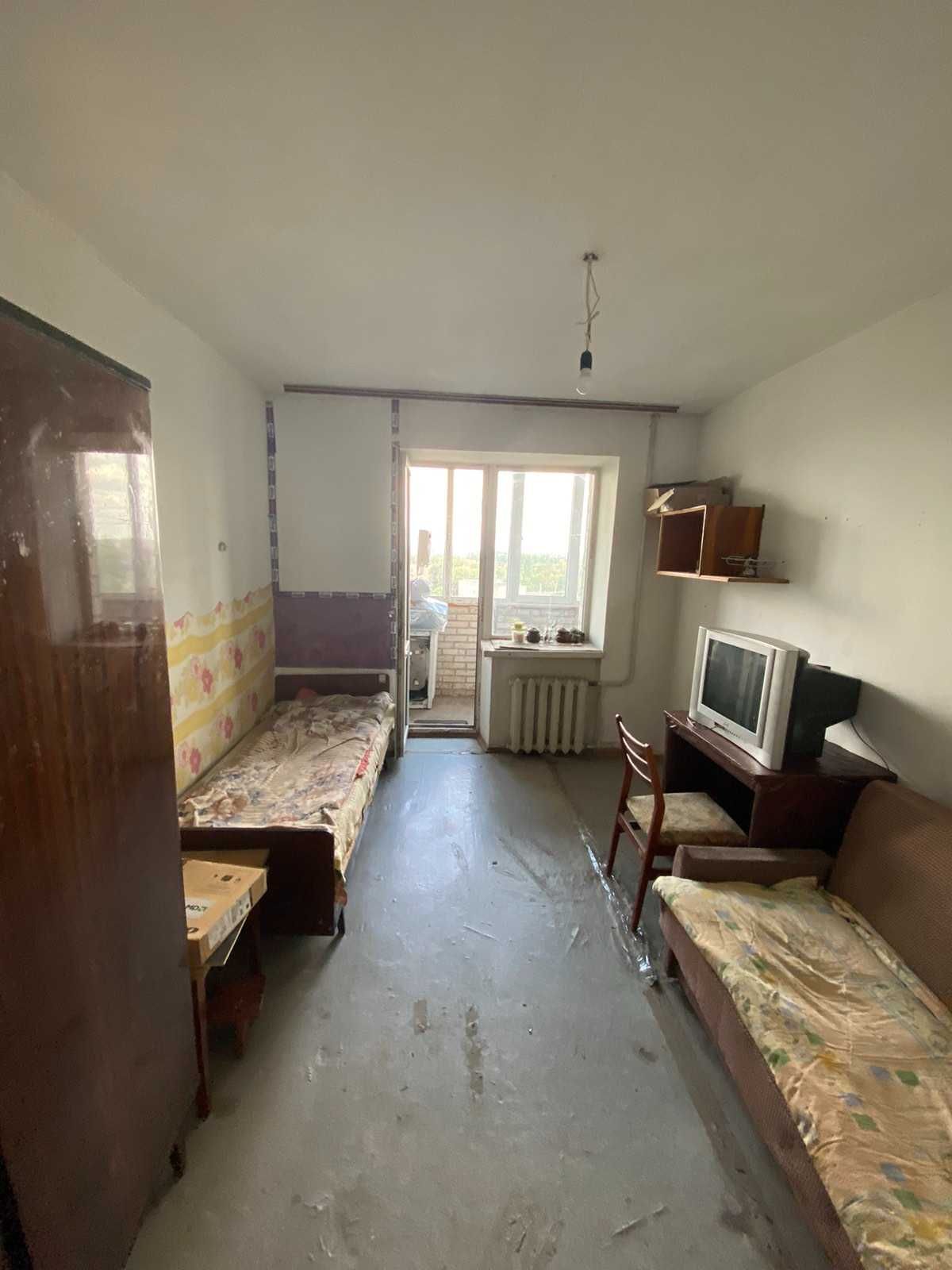 Продаж 3к квартири 80 кв. м на вул. Антонова Олега 27