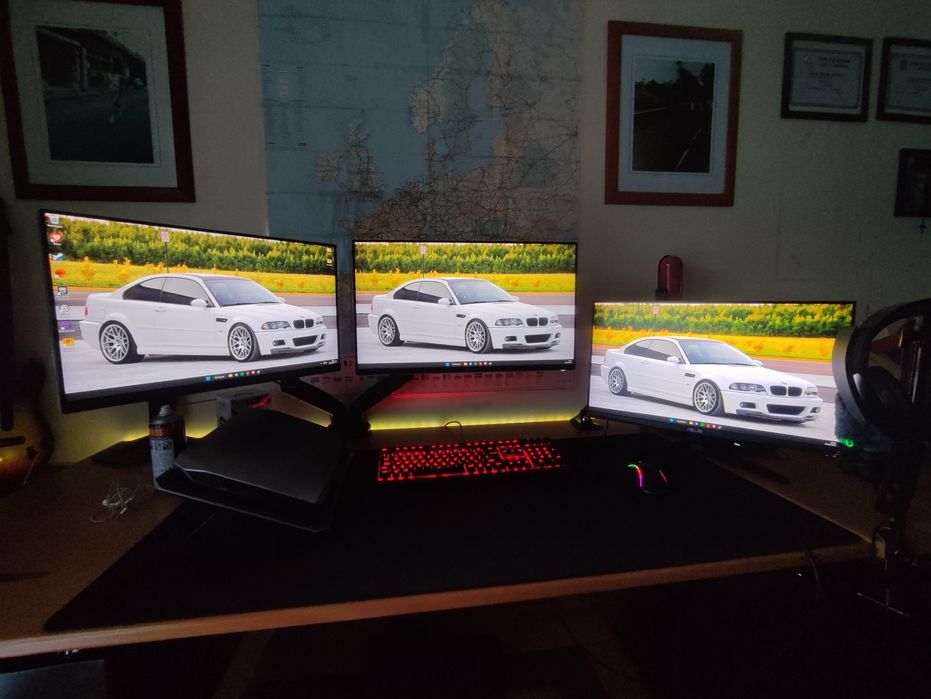 3 monitores Alienware, ASUS e LG