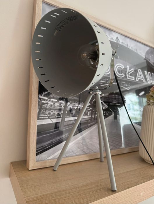 Lampa podlogowa