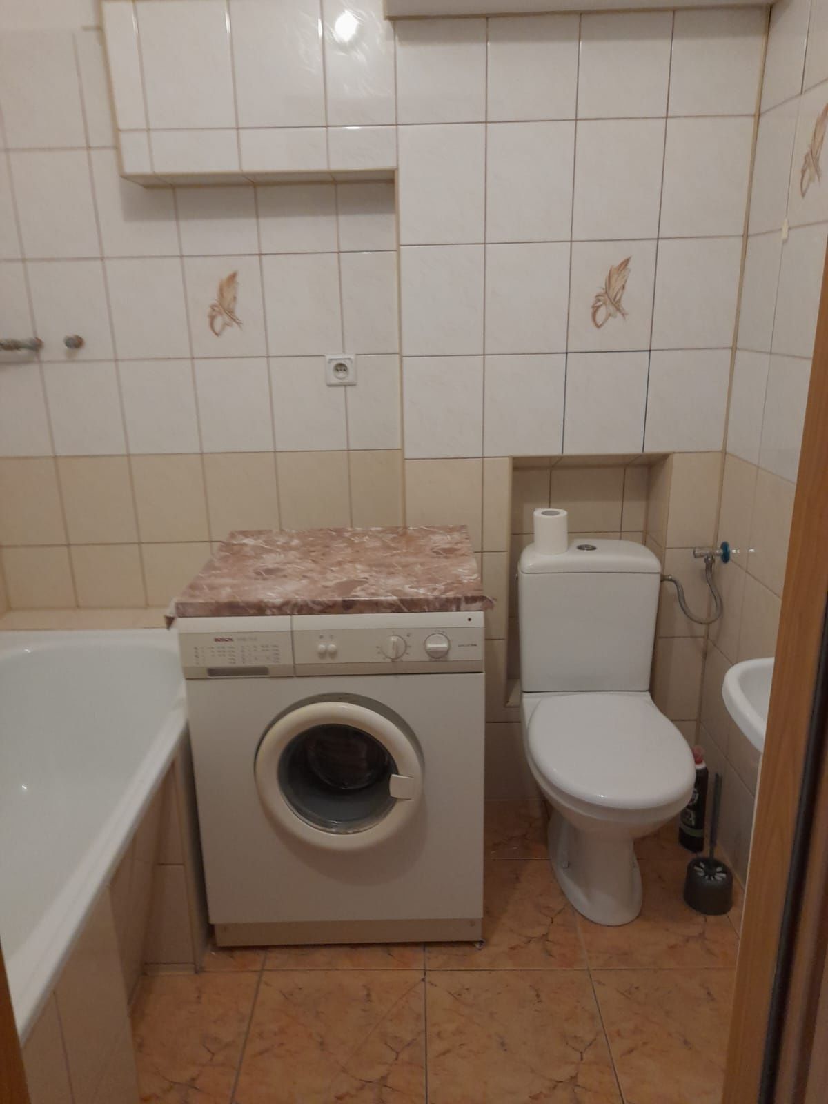 Kawalerka do wynajęcia w centrum z balkonem