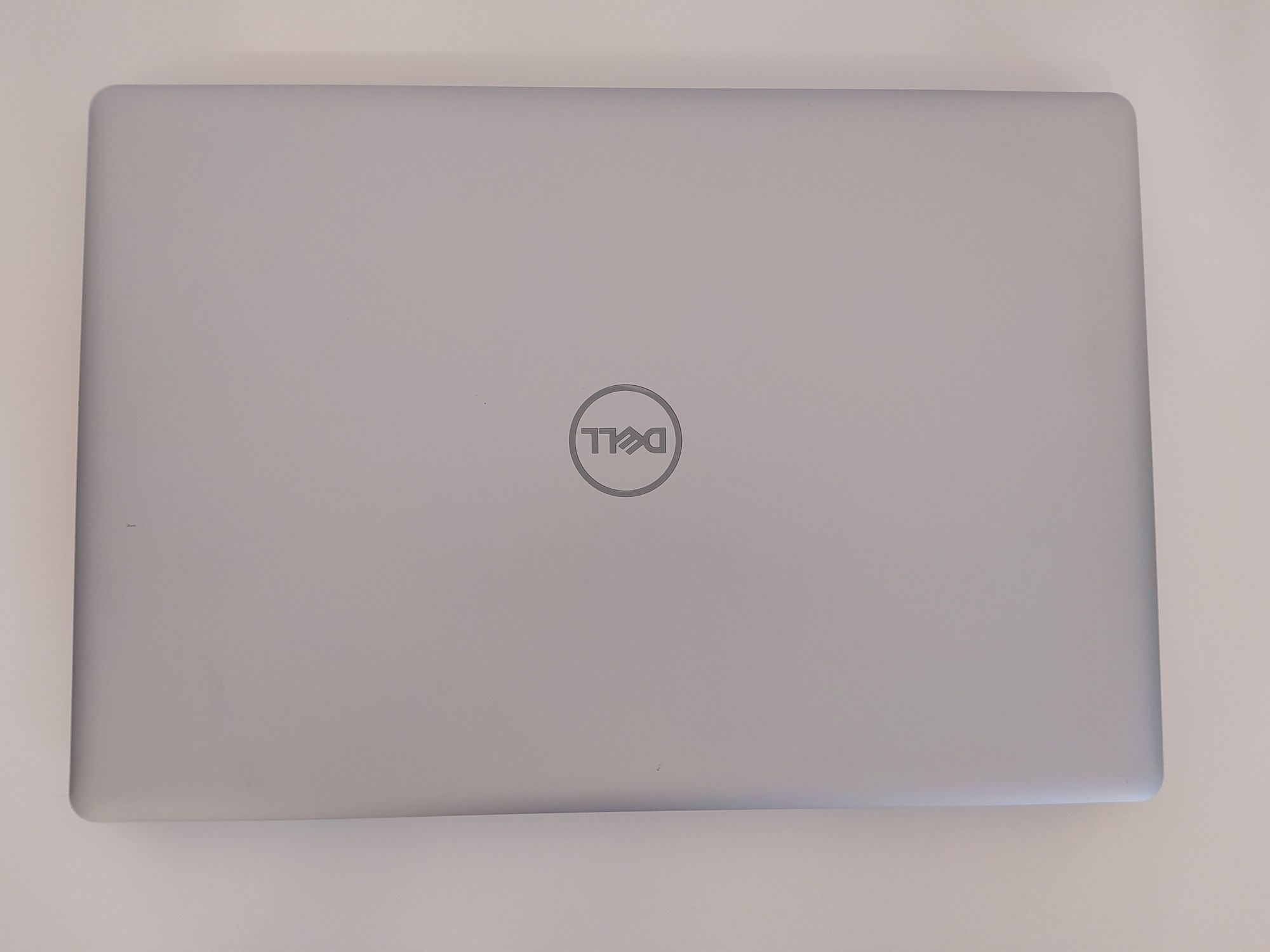 Dell Inspiron 5570/15,6" FHD/i7-8550U/16Gb/256Gb