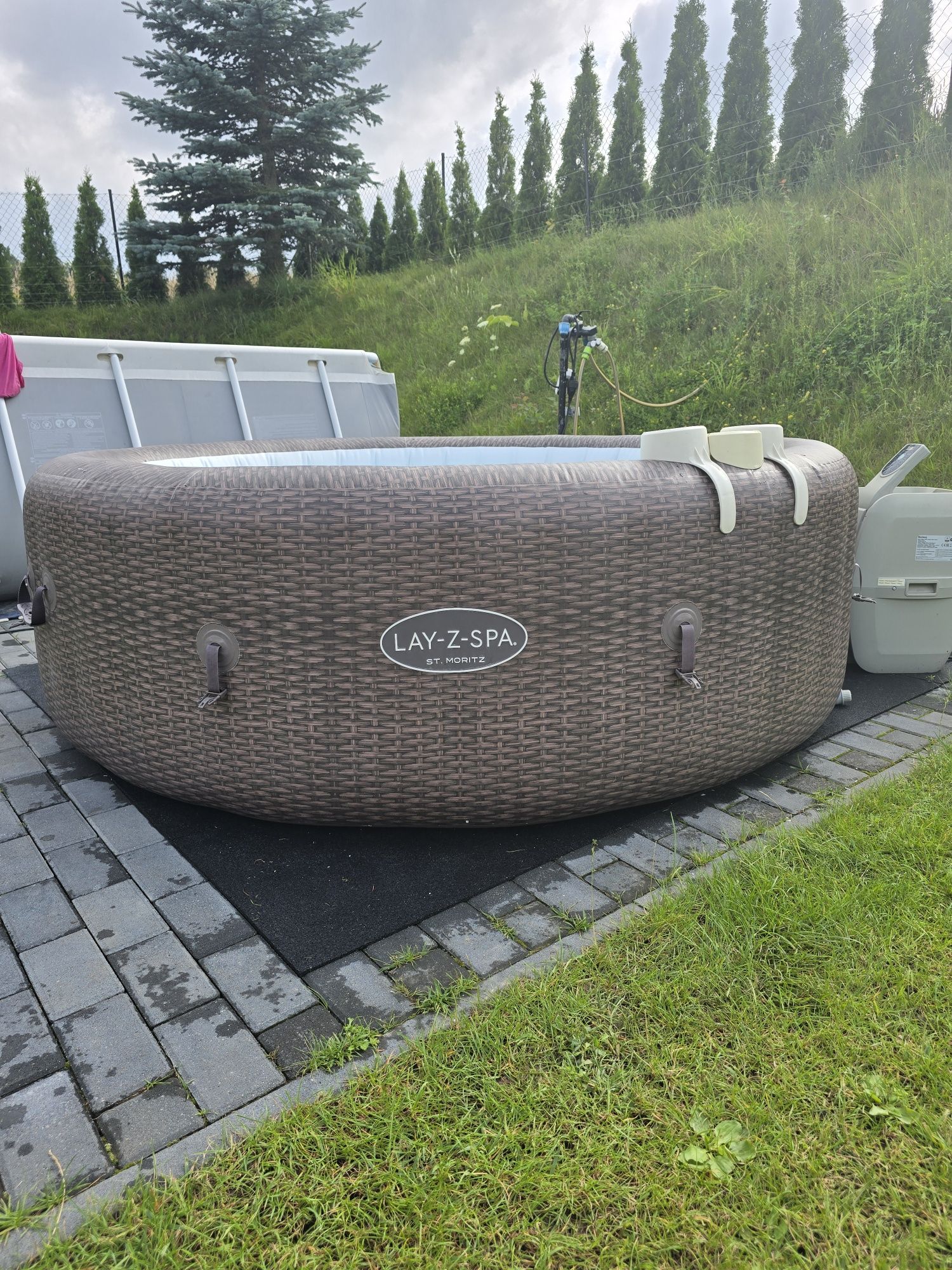 Jacuzzi bestway z hydromasażem
