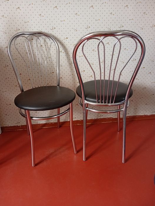 Два стула за 1999 грн.