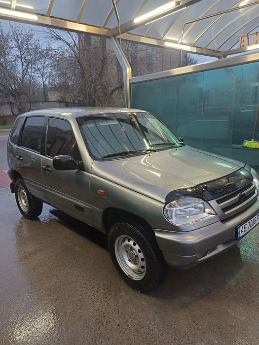 Подам авто ніва шевроле