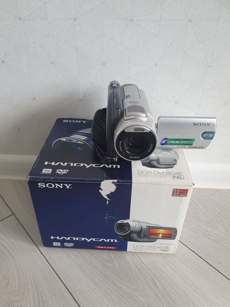 Видеокамера SONY DCR-DVD404E