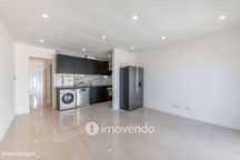 Moradia T2 com terraço, totalmente remodelada, em Ferragudo