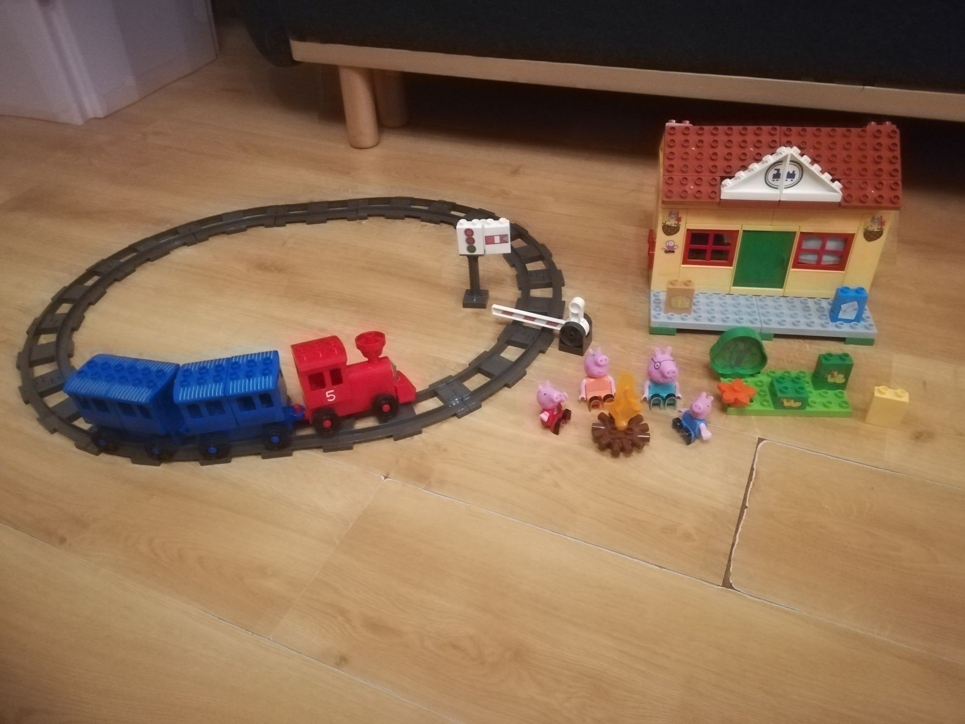 Klocki Lego PlayBig  stacja kolejowa Świnki Peppy Unikat