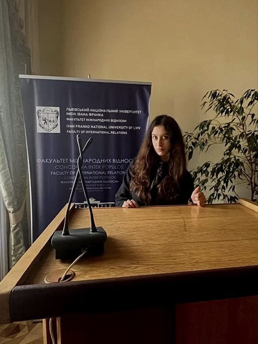 • Репетитор з англійської мови для дітей •