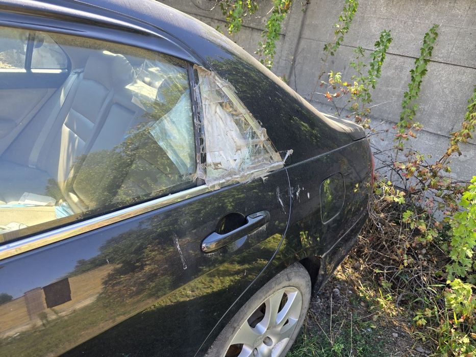 Продам машину BYD f6  под ремонт или на разборку