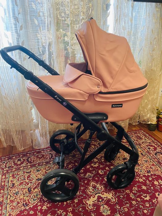 Продається дитяча коляска 2 в 1 фірми Richmond Leo ( пудровий колір)