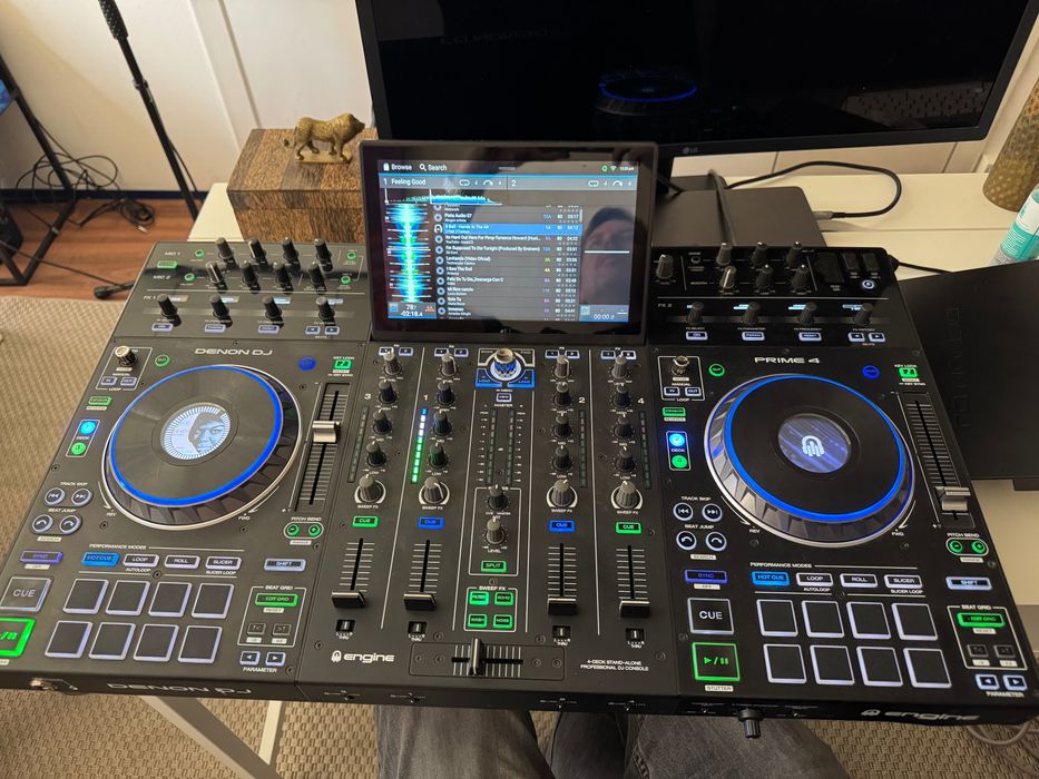 Denon DJ Prime 4 - Black - Barely unused. Small dent