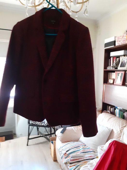 Casaco curto em bordeaux da Antea