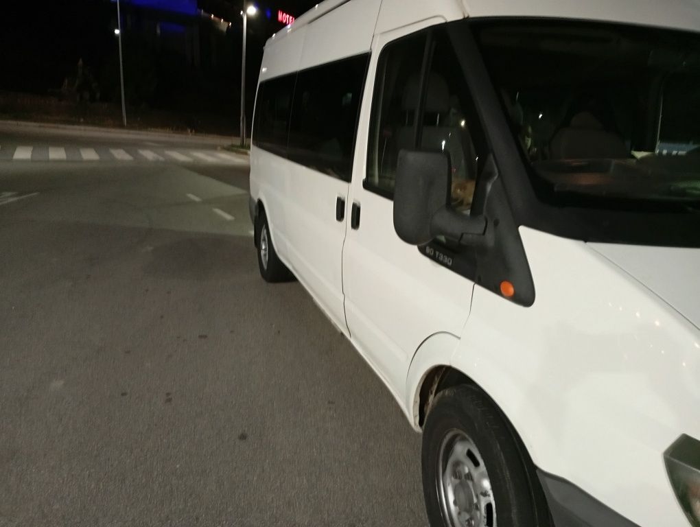 Carrinha Ford Transit de 9 lugares