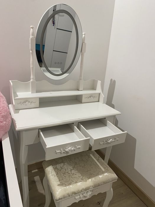 Toaletka z taboretem