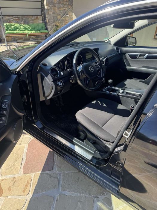 Mercedes-Benz c220